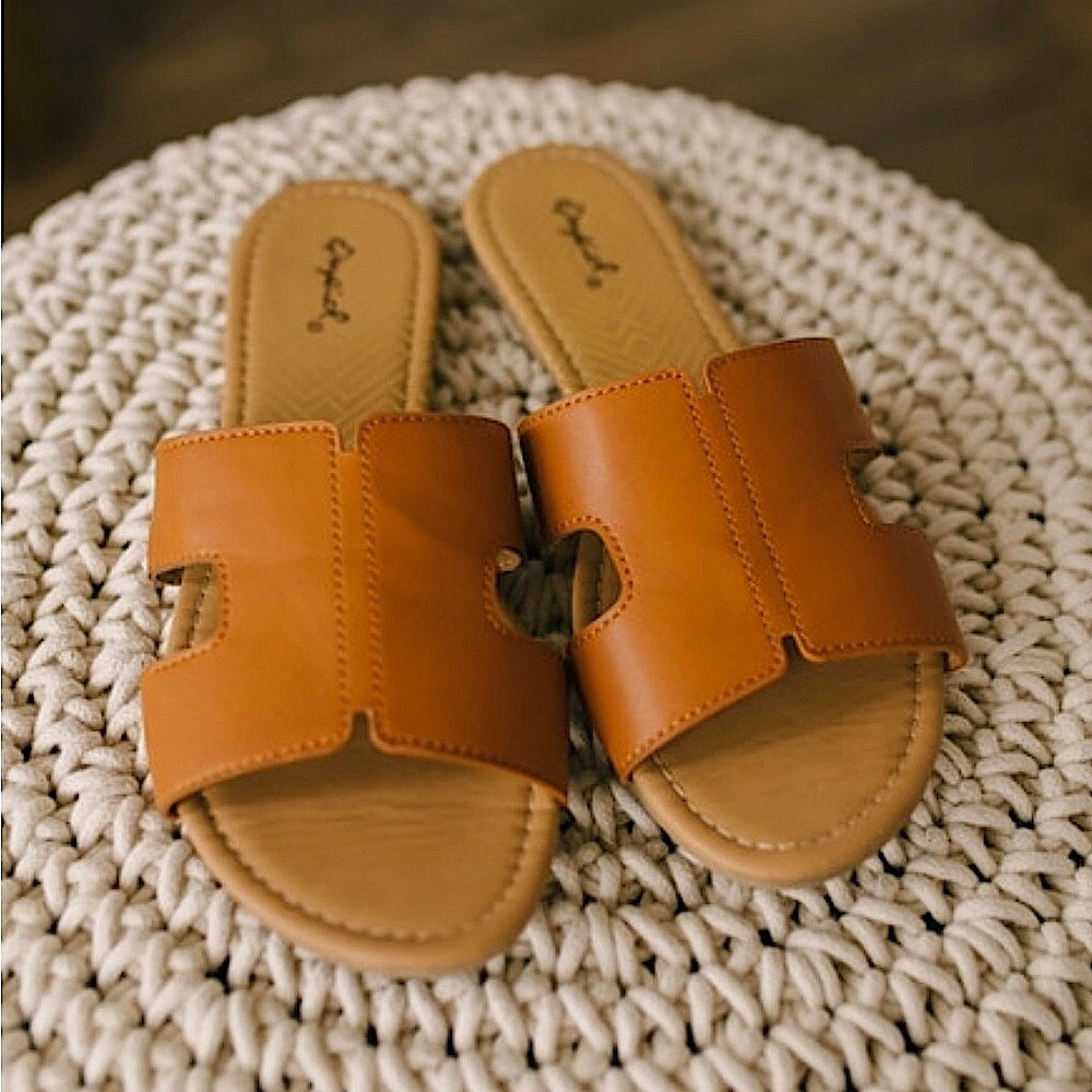 NEW - TAN COLOR - Qupid Slides Sandals Size 8